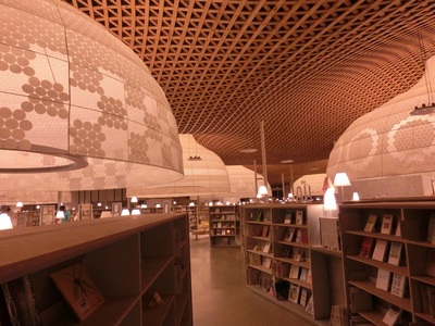 夜の図書館
